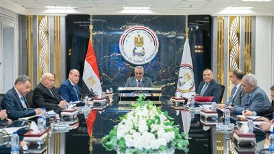 وزير الإنتاج الحربي يوجه توسيع التعاون الصناعي وتسريع وتيرة تنفيذ المشروعات