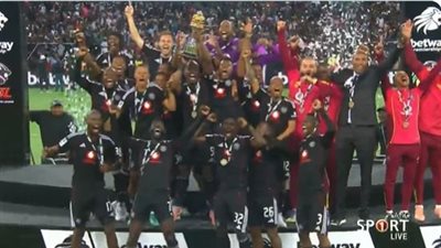 أورلاندو بايرتس ينهي هيمنة صن داونز ويتوج بلقب الدوري الجنوب أفريقي