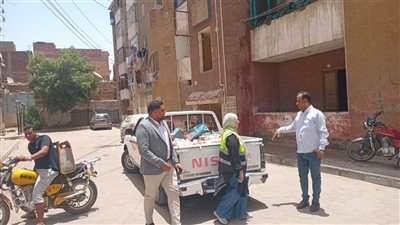 ضبط 1000 لتر مياه غازية منتهية الصلاحية في حملات تفتيشية موسعة بأسواق قنا