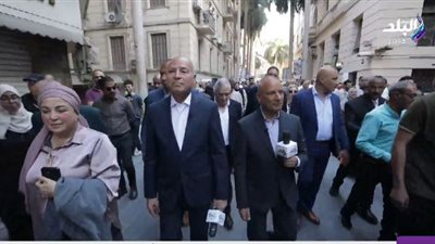 أحمد موسى خلال جولة بشارع الفن: مليء بالمواهب والإبداع.. وأنصح بزيارته