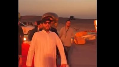 تركي آل الشيخ يحضر النزال التاريخي في الملاكمة تحت سفح الأهرامات