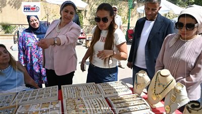 وحدة أيادي مصر بالفيوم تشارك بمعرض الحرف اليدوية والتراثية بنادي الصيد