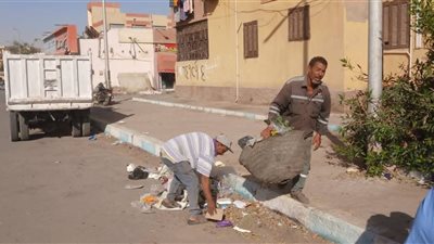قطاع النظافة بحي عتاقة يكثف حملاته اليومية لرفع كفاءة الشوارع والميادين