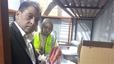 “ثلاجة الموت”.. ضبط 343 كيلو لحوم وبرجر فاسد قبل طرحها في العيد 