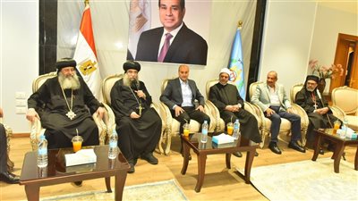 محافظ أسيوط يستقبل قيادات ورجال الدين الإسلامي والمسيحي لتبادل التهنئة 