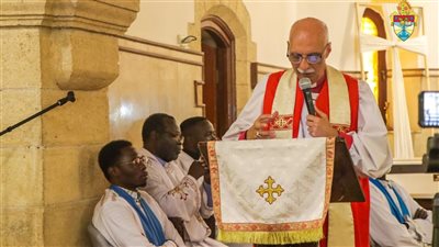 رئيس أساقفة الكنيسة الأسقفية يترأس خدمة تثبيت 57 عضوًا جديدًا