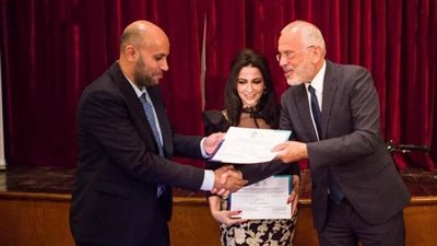 عائدون من مصر.. سفير اليونان بالقاهرة يكرم الدكتور سامح اللبودي