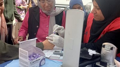 الفرق المتنقلة لمبادرات صحة دمياط توسع خدماتها بالقوافل الطبية والتبرع بالدم