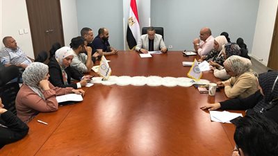 نائب فرع الرعاية الصحية بالسويس يبحث استعدادات عيد الأضحى ورفع الكفاءة 