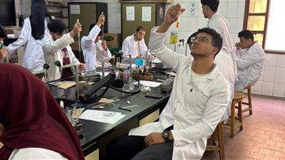 طلاب كليات القطاع الصحي بجامعة القاهرة الأهلية يؤدون الامتحانات العملية 