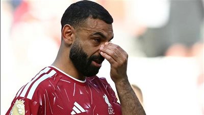 «لا ترحل يا ملك».. أطفال ليفربول يطاردون سيارة محمد صلاح (فيديو)