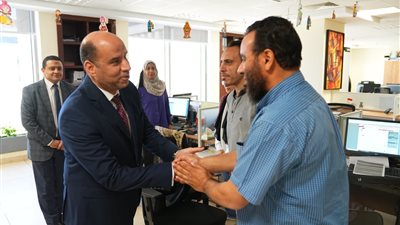 وزير العمل يهنئ العاملين بالديوان والمديريات قبل عيد الأضحى