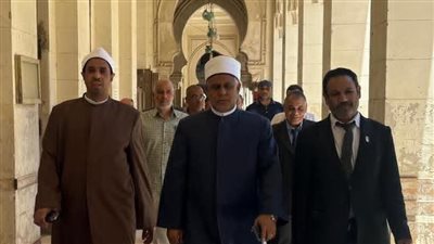 رئيس قطاع المعاهد يواصل متابعة أعمال تصحيح الابتدائية والإعدادية بأسيوط