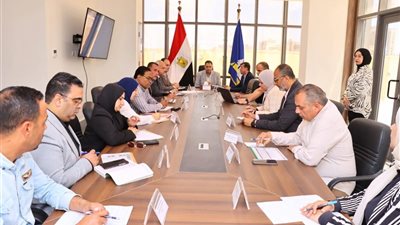محافظ دمياط يتابع حصر المحال والأنشطة التجارية لضبط المنظومة بالمحافظة