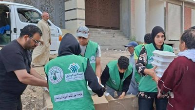 توزيع 3آلاف وجبة جاهزة و200 كيلو جرام من اللحوم و400 قطعة ملابس بالبحيرة