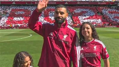 خالد منتصر يشعل السوشيال ميديا: الضباع تنهش مكة محمد صلاح ومجتمعنا 