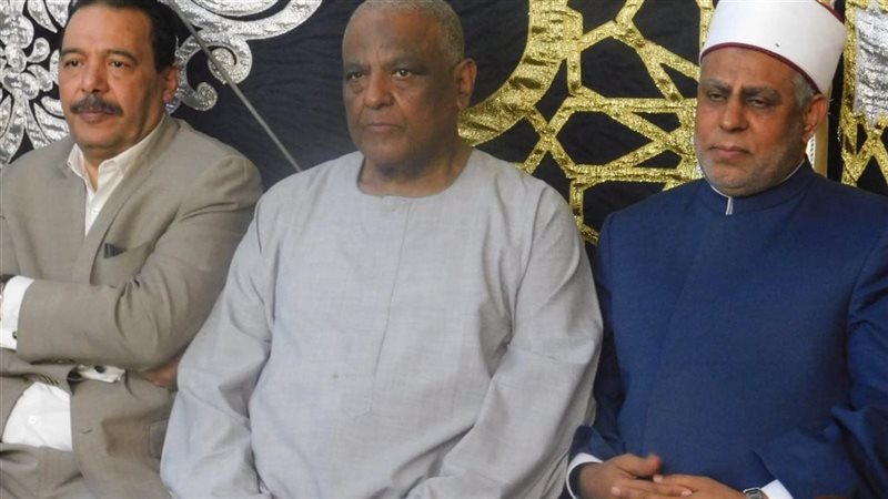 وفد الأزهر يقدم واجب