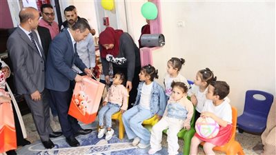   محافظ المنوفية يزور الحضانة الإيوائية بشبين الكوم ويوزع العيدية والهدايا