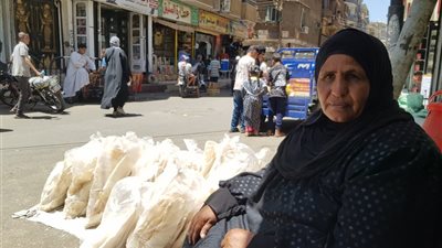“العيد ما يكملش من غيره”.. أم عبده تكشف سر فطير السخينة الأشهر بالأقصر