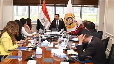 وزير الصناعة يبحث مع ساويرس تطوير التعليم الفني وربطه بسوق العمل
