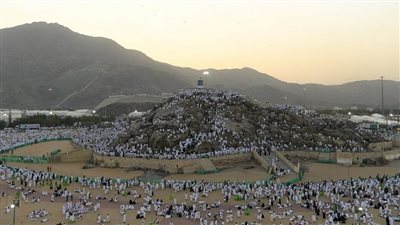 مشعر عرفات الآن مباشر.. توافد الحجاج إلى جبل الرحمة في يوم الوقفة الكبرى