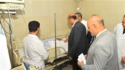 محافظ أسيوط يواصل جولاته الإنسانية بالمستشفيات في العيد.. هدايا وعيديات للمرضى
