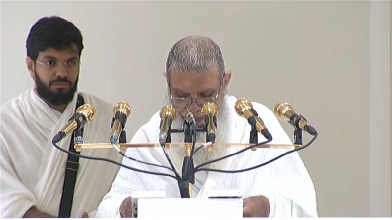 الحذيفي الأب خطيبا