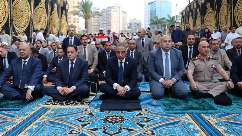 جانب من صلاة المحافظ
