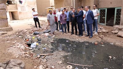 محافظ المنوفية يفاجئ مدينة منوف ويتفقد شكوى أهالي مساكن سوق الأحد
