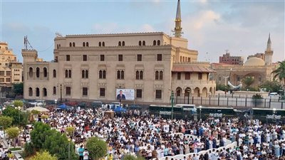 آلاف المواطنين يؤدون صلاة عيد الأضحى بالجامع الأزهر