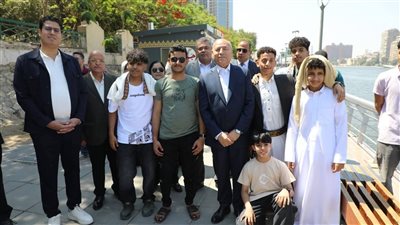 محافظ القاهرة يشارك المواطنين احتفالات عيد الأضحى بممشى أهل مصر