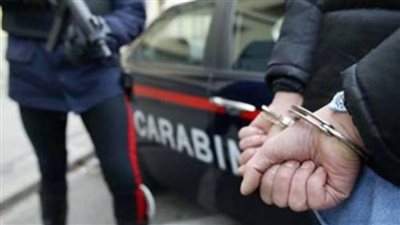 اعتقال شاب مصري في إيطاليا بعد اعتداء مسلح على متجر ملابس