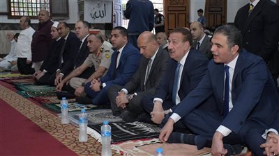 المحافظون ونوابهم يؤدون صلاة العيد ويشيدون بتنظيم الوزارة للساحات والمساجد