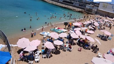في ثاني أيام العيد.. السياحة والمصايف ترفع الرايات الخضراء بشواطئ الإسكندرية