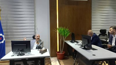 محافظ السويس يتابع عمل مركز سيطرة الشبكة الوطنية للطوارئ والسلامة العامة