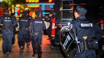 مقتل 13 شخصًا في حادث تصادم مروع بين حافلة وشاحنة بوسط الصين