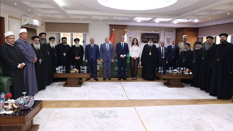 جانب من استقبال المحافظ