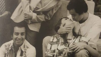شمس البارودي ترد على متابع انتقد صورة رومانسية مع زوجها حسن يوسف