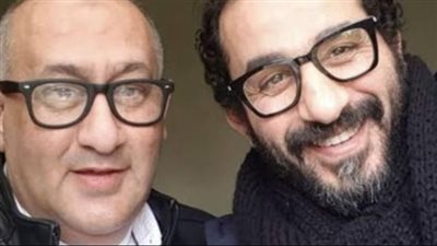 أحمد حلمي.. محطات الحزن في حياة نجم الكوميديا من وداع شقيقه إلى رحيل والدته