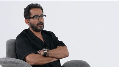 أحمد حلمي: حاولت أجيب أمي تعيش معايا لكن معرفتش أكون أناني