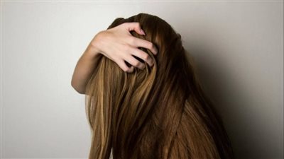 عادة صحية سيئة قد تسبب تساقط الشعر والشيب المبكر... تعرفي عليها 