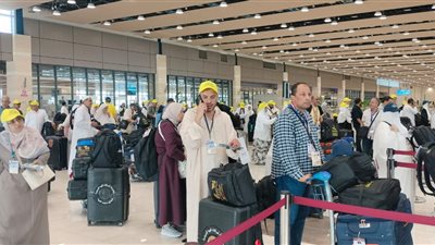 بدء عودة حجاج السياحة إلى مصر.. و8 رحلات تقل 476 حاجًا في أول أيام التفويج