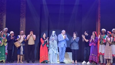 «غرام في الكرنك» يعيد أمجاد المسرح الاستعراضي على خشبة مسرح البالون