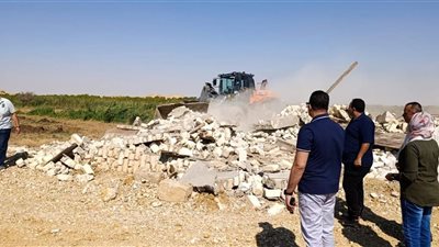 محافظ السويس يوجه بإزالة التعديات واسترداد أراضي الدولة
