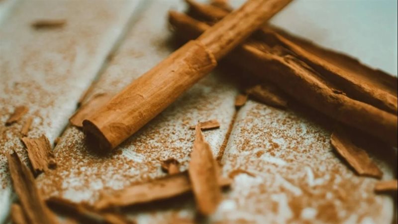 هل تساعد القرفة في