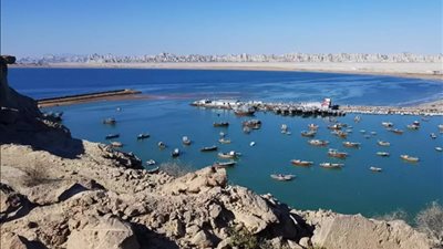 إيران ترد على العقوبات الأمريكية: لن تسيطروا على مضيق هرمز
