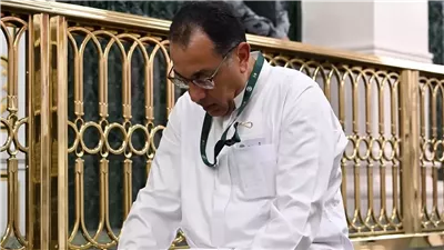 جولة مع مفتى الحرم المدني.. لحظة زيارة رئيس الوزراء للمسجد النبوي وأدائه الصلاة في الروضة الشريفة