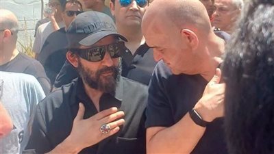 «حلال ولا حرام».. خالد منتصرعن صلاة أحمد حلمي للجنازة مرتديًا نضارة شمسية 