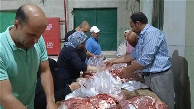 استمرار توزيع لحوم الأضاحي على الأسر الأولى بالرعاية بالإسماعيلية لليوم الرابع