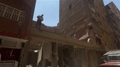 حي السلام أول يواصل إزالة البناء المخالف بشارع عزت النجار بالقاهرة | فيديو 